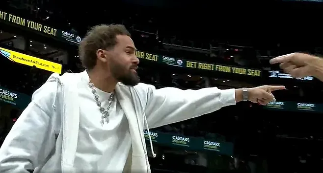 开云体育在线-特雷-杨更推致歉：别指望我还能被驱逐多少次，华盛顿球迷们