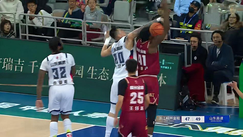 开云体育入口-惊险1分险胜！CBA杯第1支4强出炉：陈林坚闪耀1战，强硬3分制胜！