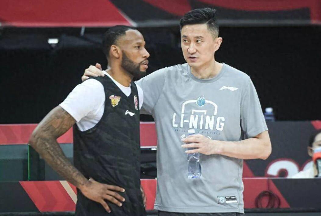 开云体育在线-广东男篮三冠功勋成为教练，上海外援回归困难，四川又成全华班